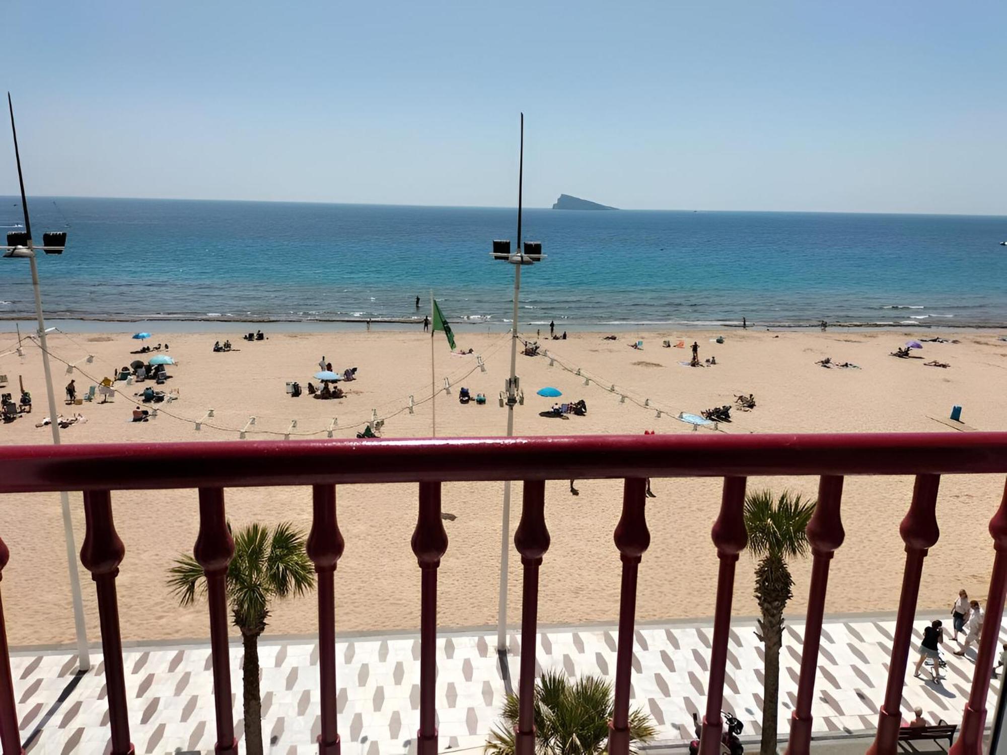 Las Damas 3B Beach Front - Pool & Parking Benidorm Exterior photo